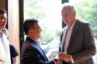 Tổng Biên tập Báo Nhân Dân Lê Quốc Minh làm việc với lãnh đạo Ủy ban Đối ngoại Saint Petersburg
