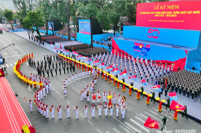 Vinh quang thành phố rực rỡ tên vàng