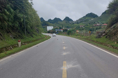 Thí điểm lắp đặt đinh phản quang sử dụng năng lượng mặt trời trên Quốc lộ 6