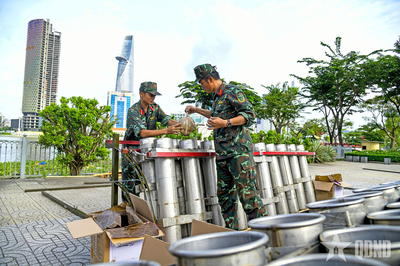Bộ tư lệnh TP Hồ Chí Minh chuẩn bị tốt cho sự kiện bắn pháo hoa kỷ niệm 50 năm Ngày thành phố Sài Gòn - Gia Định vinh dự mang tên Chủ tịch Hồ Chí Minh