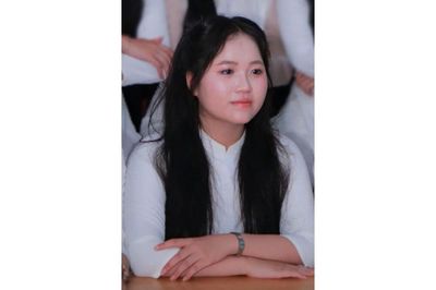 Nữ sinh vùng quê cát trắng đoạt 3 danh hiệu thủ khoa