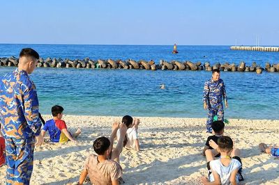 Lữ đoàn Đặc công Hải quân 126 dạy bơi miễn phí cho trẻ em Lý Sơn