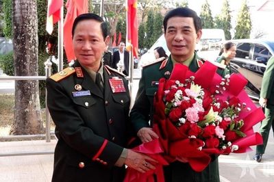 Bộ trưởng Quốc phòng Việt Nam-Lào gặp nhau tại điểm kết nối cao tốc Hà Nội-Vientiane
