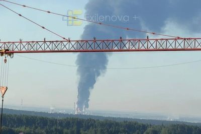 Ukraine tập kích nhà máy lọc dầu lớn thứ tư của Nga