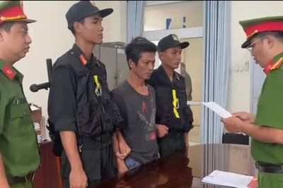 Khởi tố 2 đối tượng cản trở khai thác cát cho công trình trọng điểm