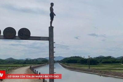 Người dân dọc kênh thủy lợi hiến kế hạn chế đuối nước