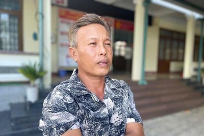 Lửa nuốt chửng 2 tàu cá, người đàn ông chết lặng 'biết lấy gì trả nợ?'