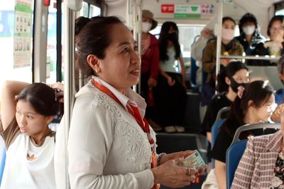 Cảm nhận của người dân TPHCM sau ngày đầu trải nghiệm vé xe buýt '0 đồng'