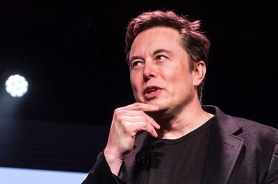 SpaceX của Elon Musk phát triển phần cứng AI bí ẩn mỏng hơn iPhone?