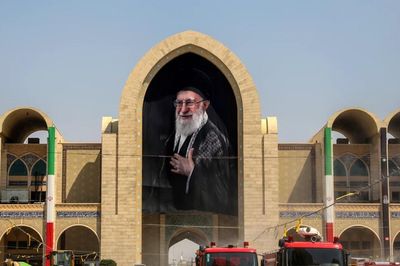 Iran hoãn đàm phán để an táng cố lãnh tụ tối cao, cảnh cáo Mỹ và Israel