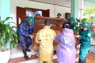 Quảng Ninh kịp thời sơ tán các hộ dân do sạt lở