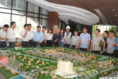 Phó Chủ tịch Ủy ban nhân dân tỉnh Hoàng Phú Hiền kiểm tra xử lý vướng mắc dự án nhà ở thương mại tại địa bàn đô thị Vinh