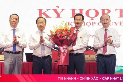 Đồng chí Nguyễn Trọng Hiếu được bầu giữ chức Phó Chủ tịch UBND tỉnh Hà Tĩnh