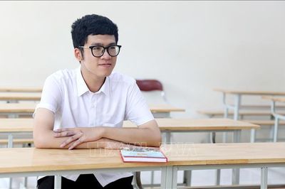 Thủ khoa toàn quốc khối A01 chia sẻ bí quyết duy trì hiệu quả học tập