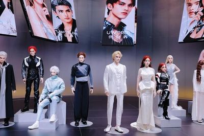 Trung Quốc sản xuất hàng loạt robot hình người siêu thực làm bạn đồng hành