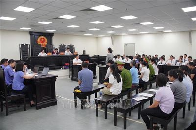 19 bị cáo hầu tòa trong vụ sản xuất sản phẩm bảo vệ sức khỏe giả tại Công ty Herbitech