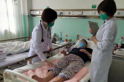 Người đàn ông 50 tuổi suýt tử vong sau khi ăn cơm rang
