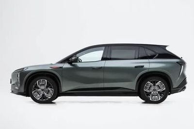 Xe điện dài gần 5 mét, công suất 349 mã lực, giá hơn 770 triệu đồng