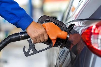 Giá xăng E5 giảm xuống dưới 20.000 đồng mỗi lít