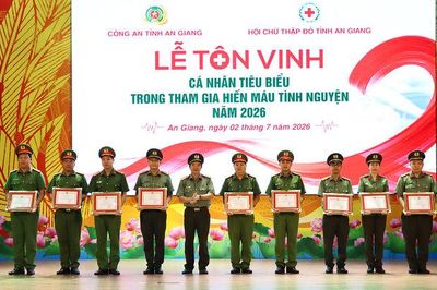 Công an tỉnh An Giang tôn vinh 91 cá nhân tiêu biểu trong tham gia hiến máu tình nguyện