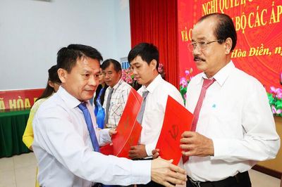 Đảng ủy xã Hòa Điền công bố quyết định về tổ chức bộ máy các ấp sau sắp xếp