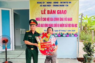 Bàn giao nhà ở cho gia đình chính sách xã Ngô Mây