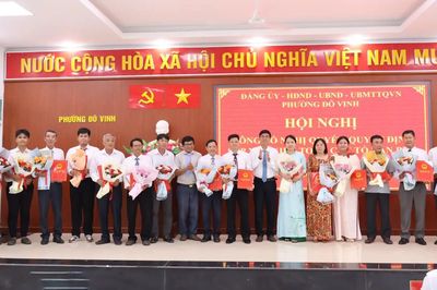 Phường Đô Vinh công bố Nghị quyết, Quyết định về sắp xếp, kiện toàn tổ dân phố