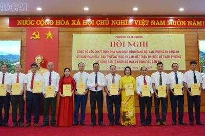 Phường Cam Đường công bố các quyết định về tổ chức bộ máy và công tác cán bộ
