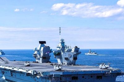 NATO điều động tàu sân bay Anh tới Bắc Cực và thương vụ tên lửa Hellfire của Singapore