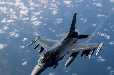 Mỹ huấn luyện AI không chiến ngoài tầm nhìn trên nền tảng tiêm kích F-16