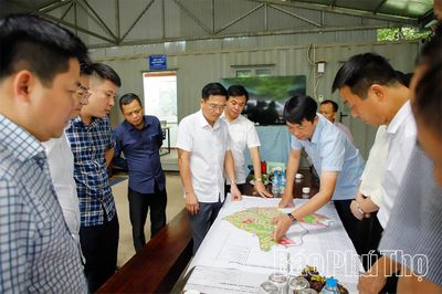 Phó Chủ tịch UBND tỉnh Vũ Việt Văn chỉ đạo tháo gỡ vướng mắc đối với 2 dự án tại xã Lương Sơn