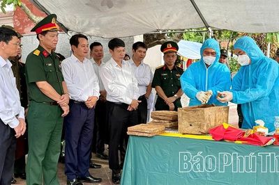 Phó Chủ tịch UBND tỉnh Nguyễn Khắc Hiếu kiểm tra công tác lấy mẫu ADN hài cốt liệt sĩ tại xã Tề Lỗ