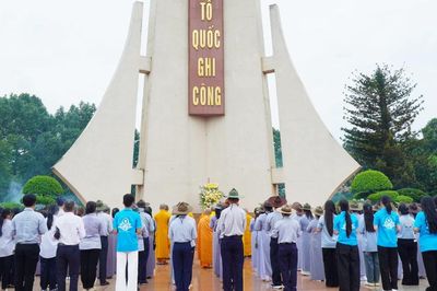 Đắk Lắk: Dâng hương tưởng niệm anh hùng liệt sĩ trước thềm Đại hội đại biểu Phật giáo tỉnh lần thứ I