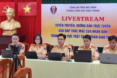 Khi CSGT 'bắt trend' tuyên truyền pháp luật giao thông