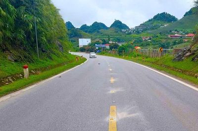Thí điểm đinh phản quang trên quốc lộ 6: Thêm 'mắt dẫn đường' trên những cung đèo hiểm trở