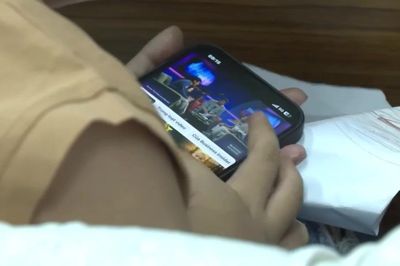 Mạng xã hội: Độc tố vô hình với trẻ em