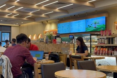 Quán cà phê bật nhạc cho khách nghe phải trả tiền bản quyền