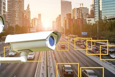 Số hóa hạ tầng giao thông Hà Nội với hàng nghìn camera AI - hệ thống 'làn sóng xanh' hoạt động như thế nào?