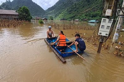 Mưa lũ gây thiệt hại 18,5 tỷ đồng, 85 nhà còn ngập nước