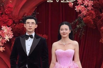 Midu hiếm hoi công khai khoảnh khắc riêng tư với chồng doanh nhân, dân mạng 'tan chảy'