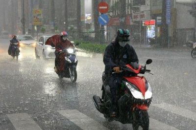 Cảnh báo mưa dông kèm lốc, sét, mưa đá ở Hà Nội: Những khu vực này bị ảnh hưởng