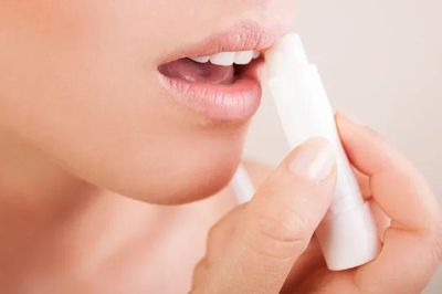Bí quyết chăm sóc môi sau phun xăm để môi nhanh hồi phục, lên màu đẹp và bền lâu