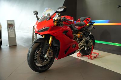 Ducati Panigale V2 S mang động cơ nhẹ nhất lịch sử hãng về Việt Nam
