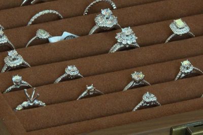 Giám đốc ở PNJ tiếp tay đường dây buôn lậu 28.000 viên kim cương
