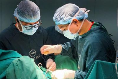 Nguy kịch vì tự ý nặn mụn nhọt