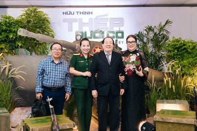 Nhà thơ Hữu Thỉnh ra mắt tiểu thuyết 'Thép dưới cỏ'