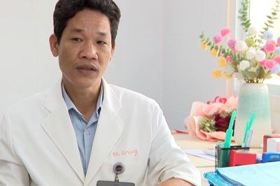Trò chuyện với 'phù thủy' vi phẫu Võ Thái Trung: Sau 'bão' tôi vẫn chọn đứng trong phòng mổ