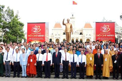Tổng Bí thư, Chủ tịch nước Tô Lâm dâng hoa tưởng nhớ Chủ tịch Hồ Chí Minh