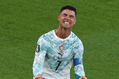 Ronaldo lập công lớn đưa Bồ Đào Nha vào gặp Tây Ban Nha