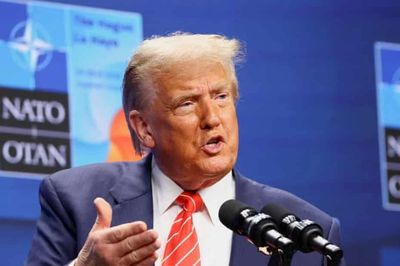 Trước thềm hội nghị Thượng đỉnh, ông Trump chỉ trích NATO 'nực cười' và dọa cắt giảm viện trợ